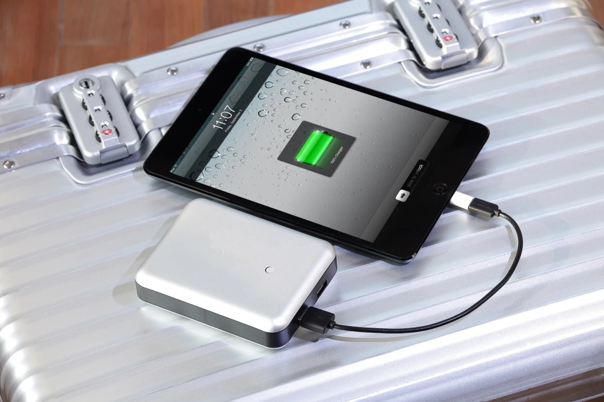 Just Mobile Gum Max Duo Batterie 11'200 mAh