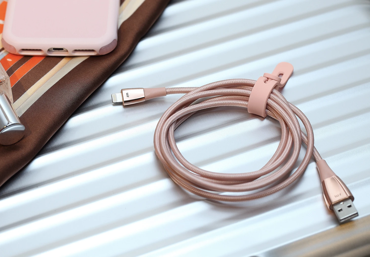 Câble Lightning ultra robuste et de haute qualité en matériel résistant aux