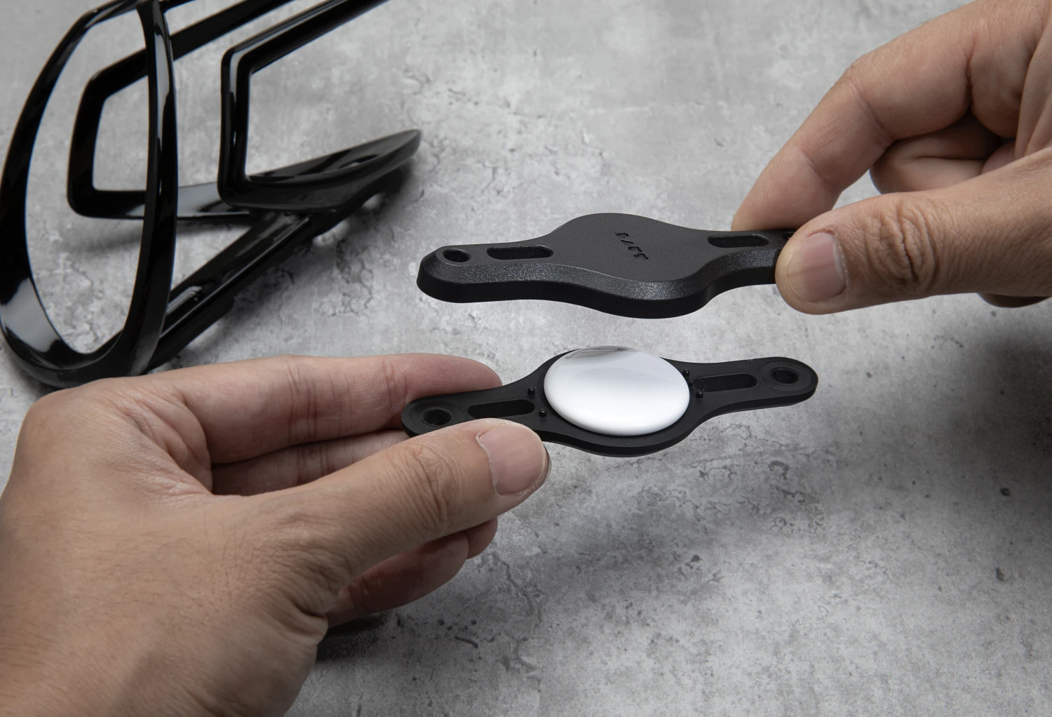 LAUT BIKE TAG Bottle AirTag Mount