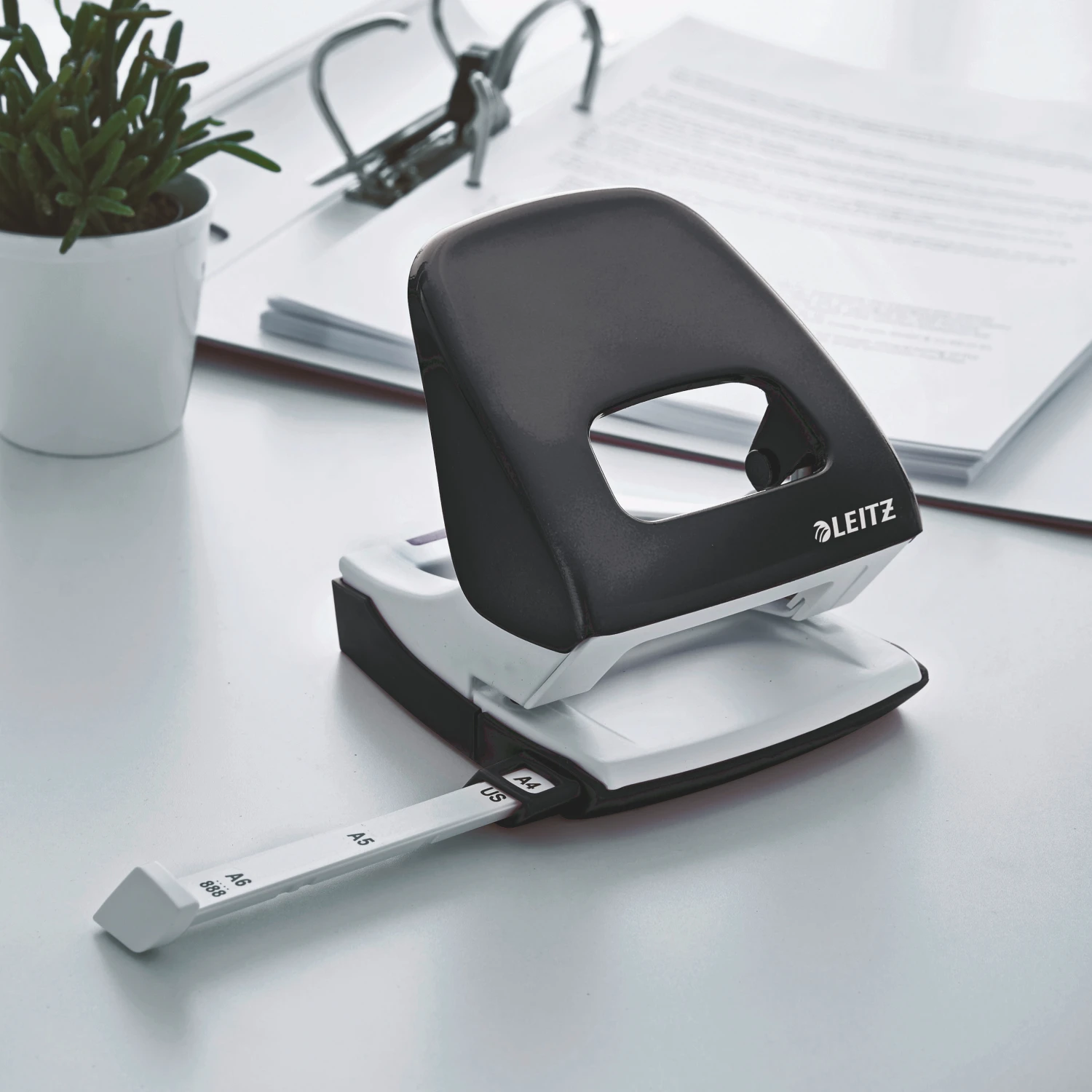 LEITZ Perforateur 5008-10 NewNeXXt WOW