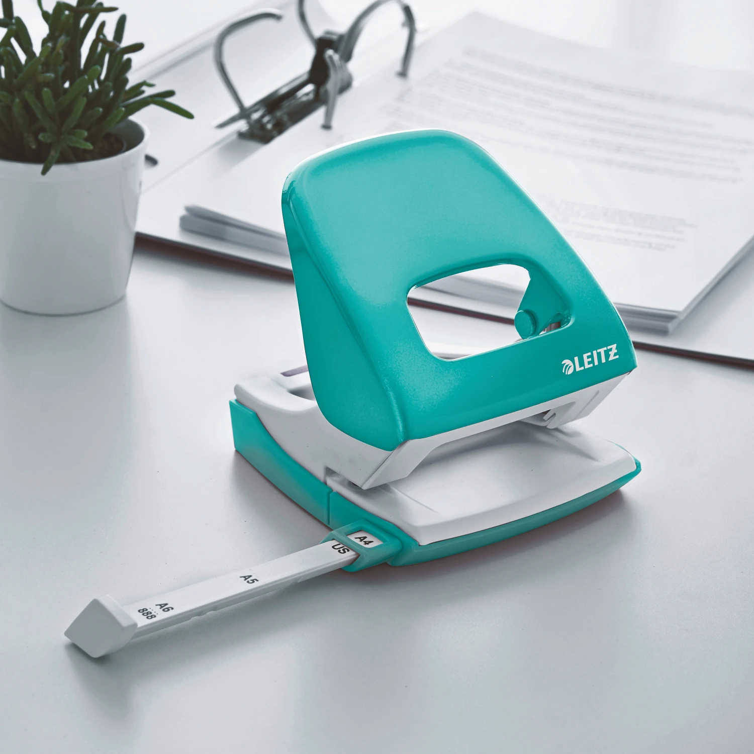 LEITZ Perforateur 5008-10 NewNeXXt WOW