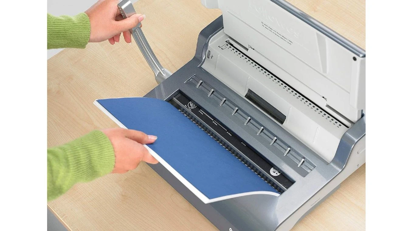 FELLOWES App. reliure Quasar 130