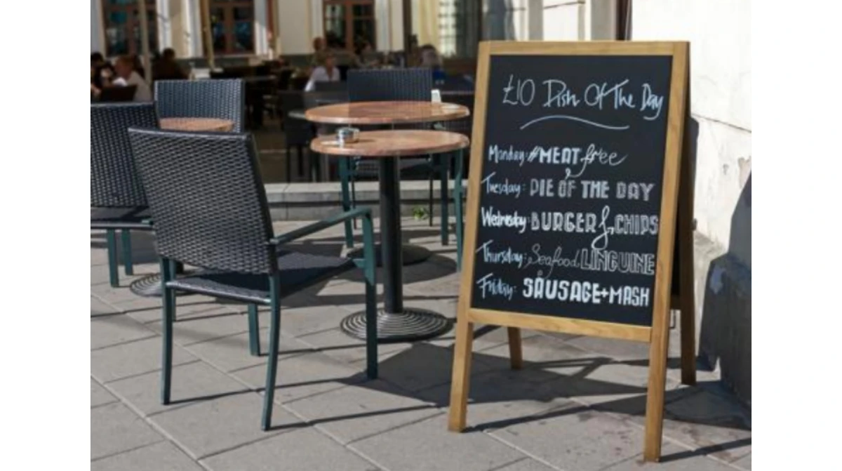 BIELLA Chevalet publicitaire en bois