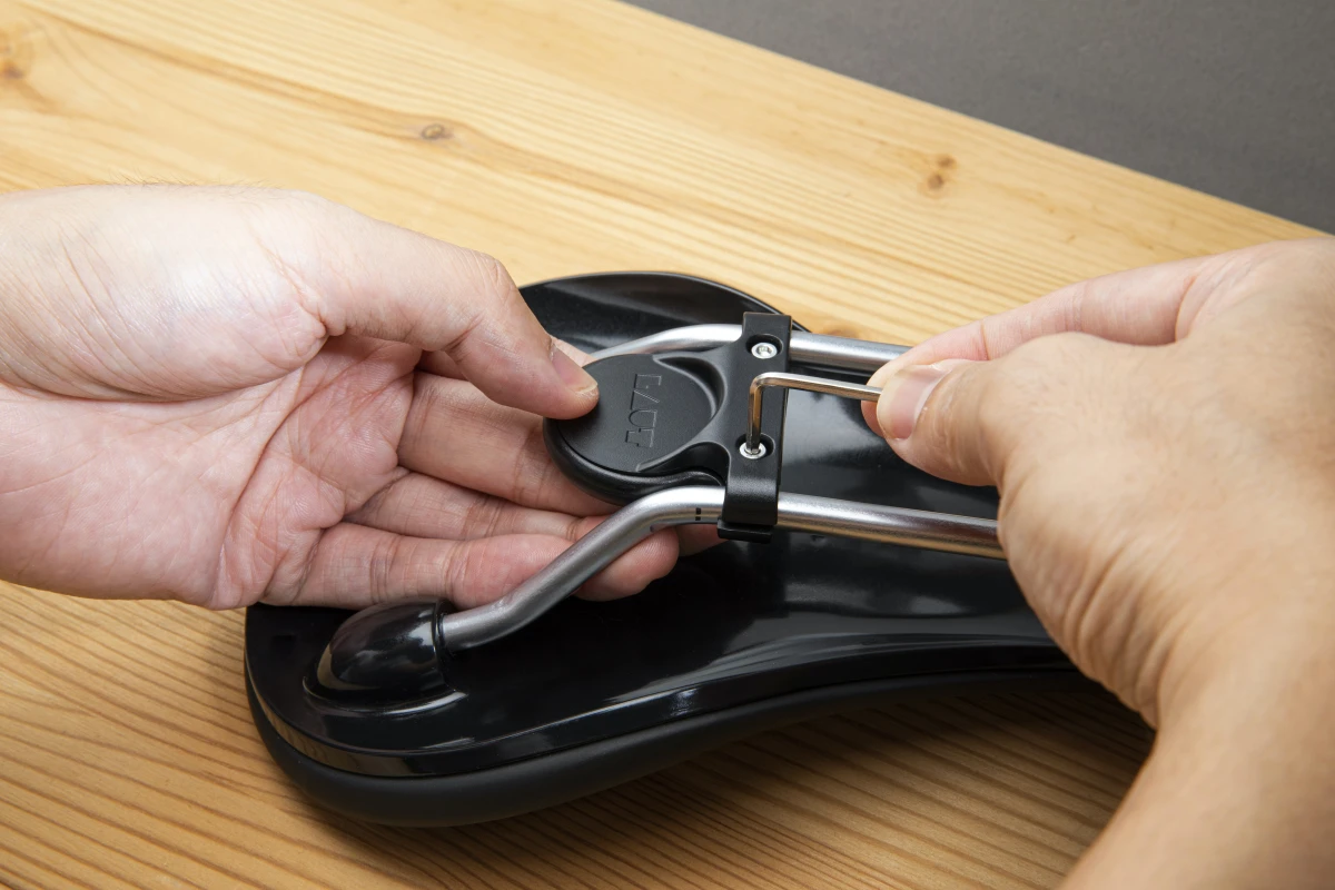LAUT BIKE TAG Saddle AirTag Mount